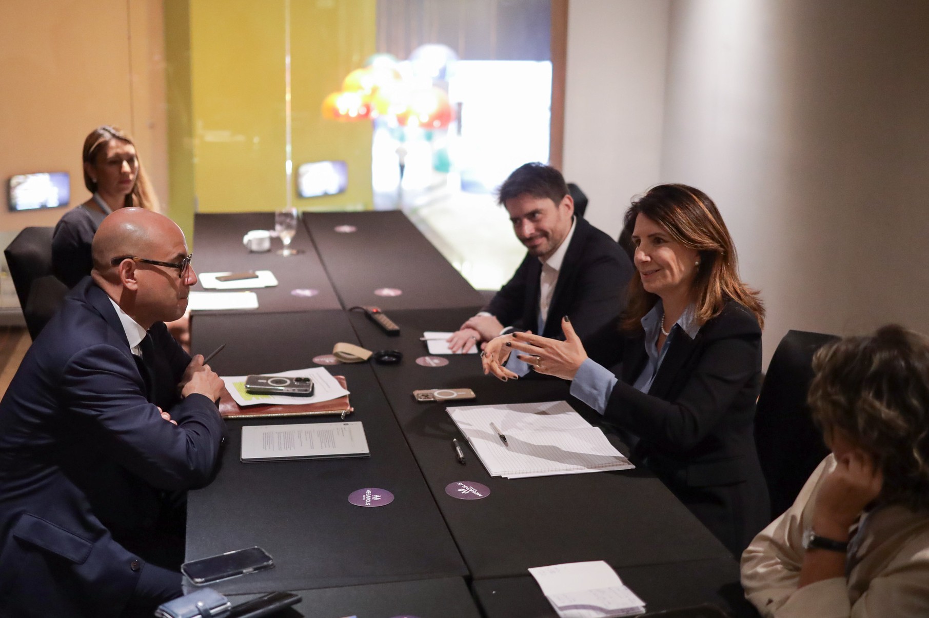 Ana Toni, COP30 CEO, in a meeting with Simon Stiell, secretary of the UNFCCC, in Panama | Credit: Isabela Castilho/COP30