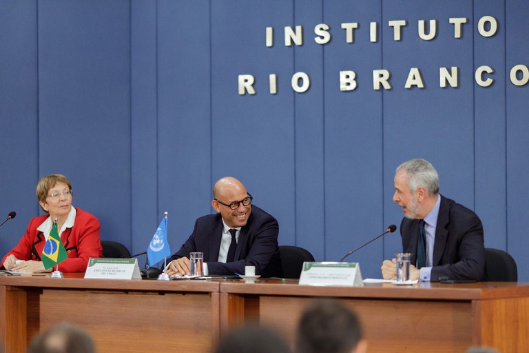 Mitzi Valente, Simon Stiell, and André Corrêa do Lago during a presentation on the United Nations Framework Convention on Climate Change (UNFCCC) - Credit: Isabela Castilho / COP30 Amazônia