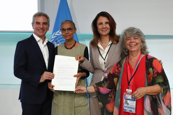 From left to right: Mangrove Breakthrough Ambassador Carlos Correa; Brasil’s Minister of Environment and Climate Change, Minister Marina Silva ; COP30 CEO Ana Toni; and Ana Paula Prates, Director of the Department for Ocean and Coastal Management at the Ministry of Environment | Image: Ana Rosa/COP30