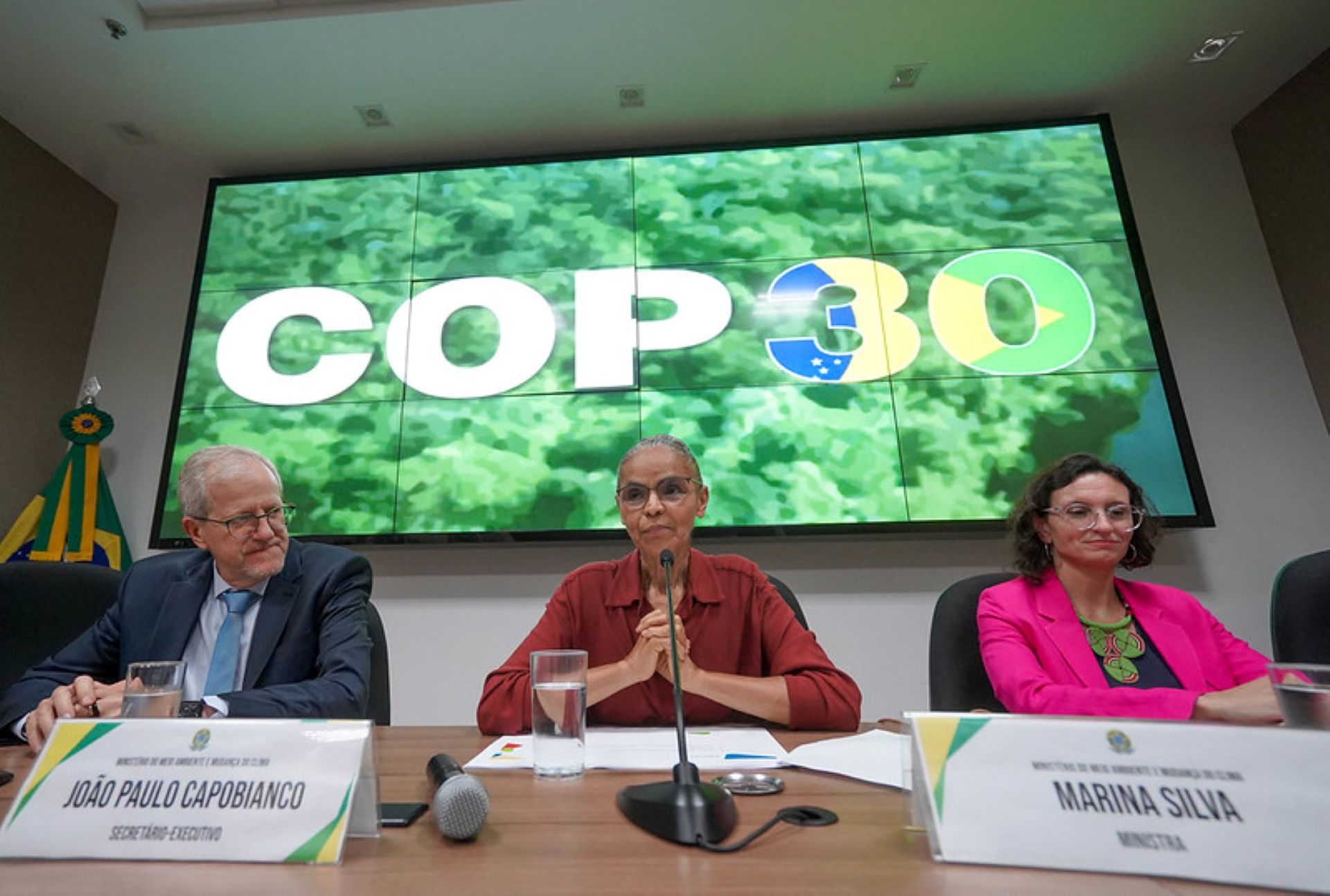 Minister Marina Silva held a conversation with Brazilian parliamentarians | Photo: Rogério Cassimiro/MMA