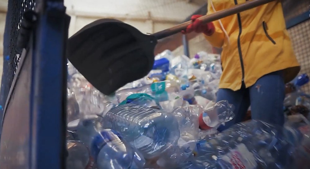 Launched in January of this year, the BB Lixo Zero (BB Zero Waste) program benefits 21 solid waste picker cooperatives across the country and operates in 512 Banco do Brasil (Bank of Brazil) branches; the work is presented at COP30