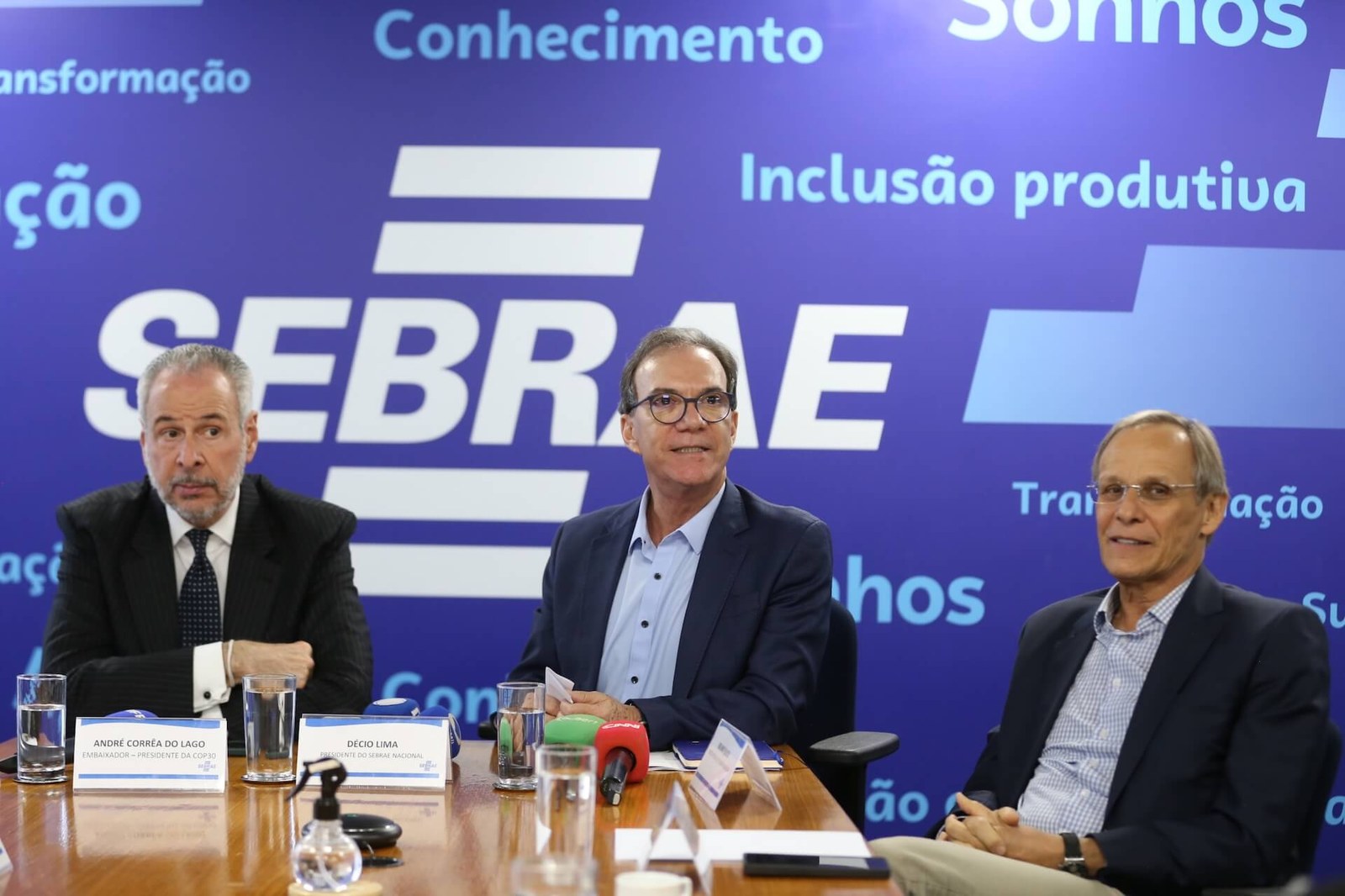 André Corrêa do Lago, Décio Lima, and Bruno Quick during the launch of the manifesto. Foto: Larissa Carvalho.