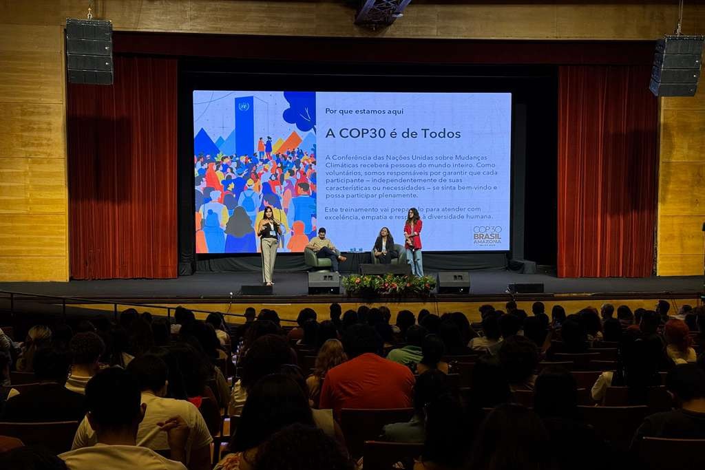 COP30 volunteers take part in in-person training to support official Conference activities in Belém. Photo: Maria Eduarda Maranhão/COP30