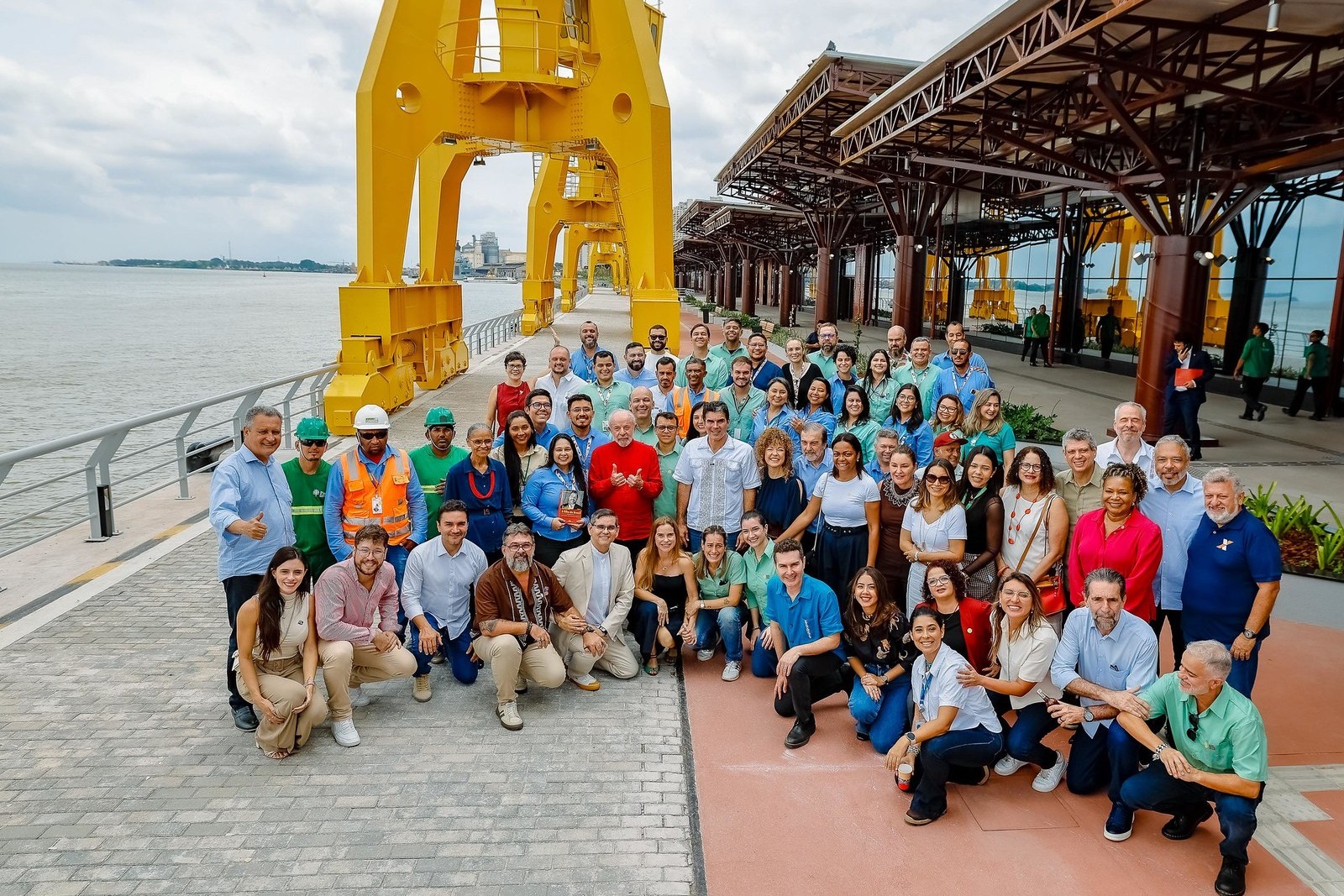President Lula during a tour of Porto Futuro II, a cultural and entertainment complex that will revitalize the old industrial port of Belém. Image: Ricardo Stuckert/PR