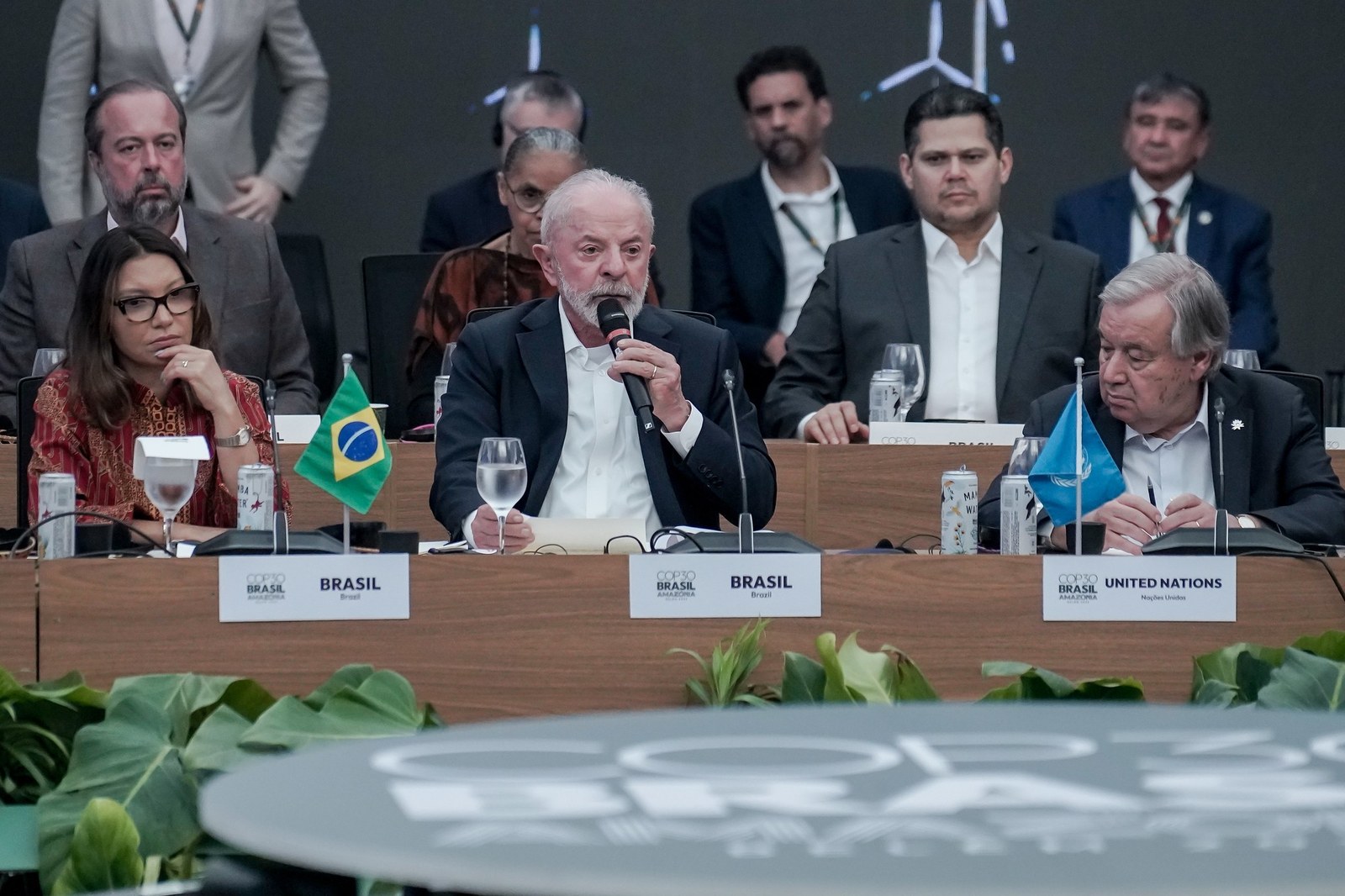 Lula and Guterres review ten years of the Paris Agreement and call on world leaders to accelerate the implementation of this international commitment. Photo: Rafa Neddermeyer/COP30