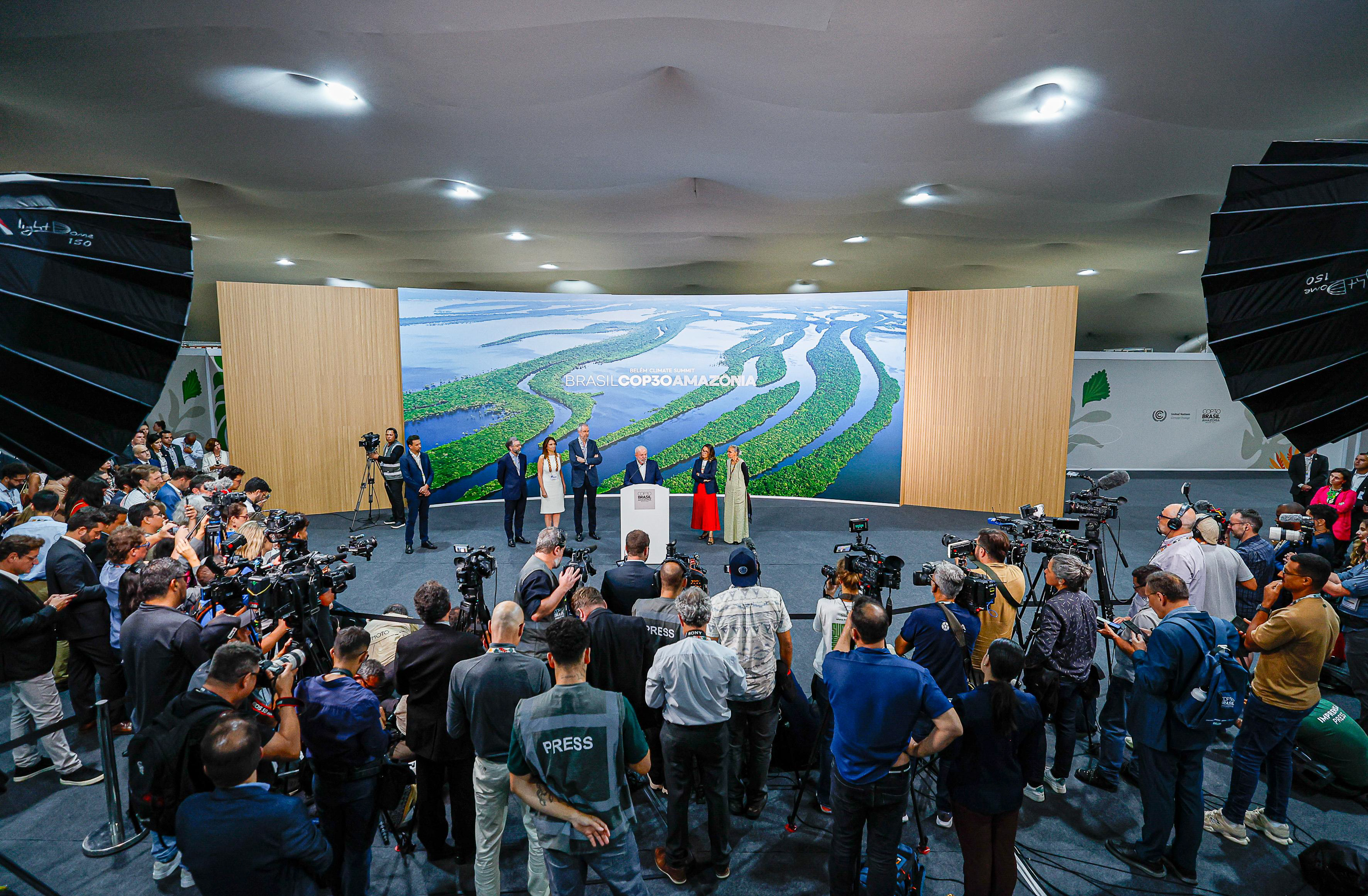 President of the Republic, Luiz Inácio Lula da Silva, during a conversation with the press. City Park – Belém (PA) Photo: Ricardo Stuckert / PR