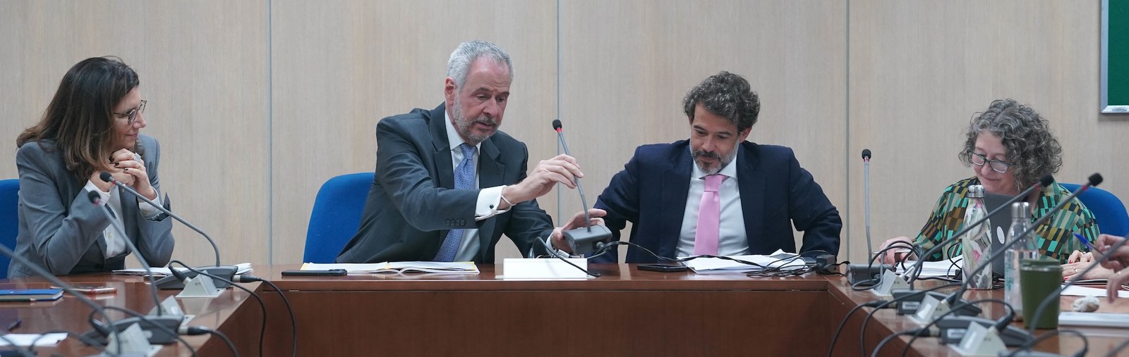 Ana Toni, André Corrêa do Lago y André Aquino durante reunión en Brasilia (DF). Crédito: Rogério Cassimiro/MMA