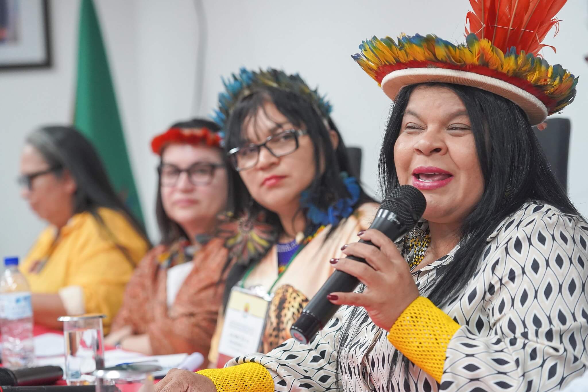 La ministra brasileña de los Pueblos Indígenas, Sonia Guajajara, también participó en el encuentro para construir la agenda de la COP30 | Foto: Rogerio Cassimiro/MMA