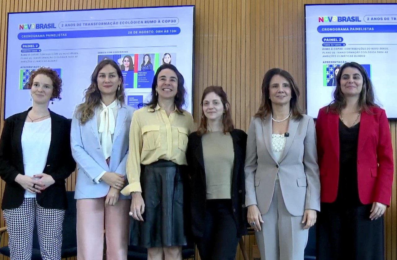 Ana Toni, directora ejecutiva de la COP30, y Tatiana Rosito, secretaria de Asuntos Internacionales del Ministerio de Hacienda, participaron en un evento de la Rio Climate Week el jueves, 28 de agosto, para tratar el financiamiento climático. Foto: Reproducción