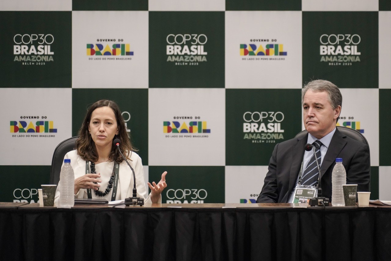 Bruna Cerqueira y Dan Ioschpe participaron en una conversación con periodistas sobre el tema. Foto: Rafa Neddermeyer/COP30