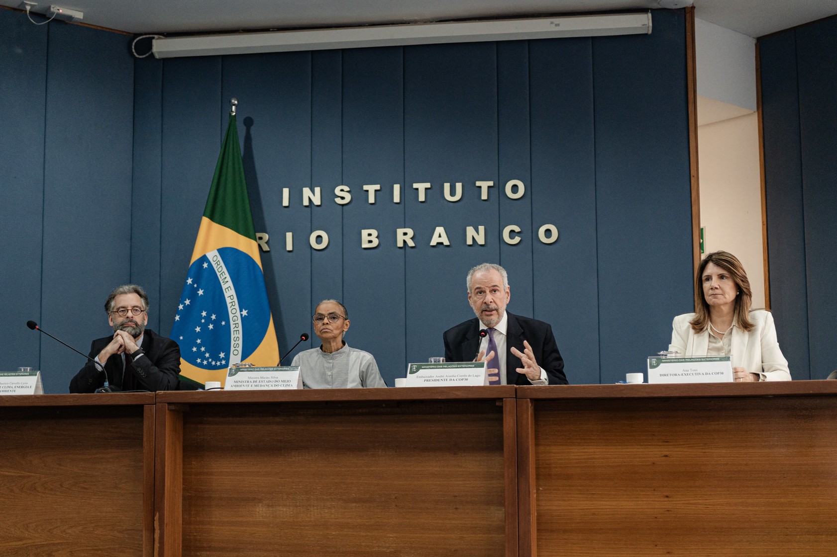 Ministra Marina Silva, embaixador André Corrêa do Lago, CEO da COP30, Ana Toni, e embaixador Maurício Lyrio concederam entrevista sobre o tema. Foto: Rafael Medelima/COP30