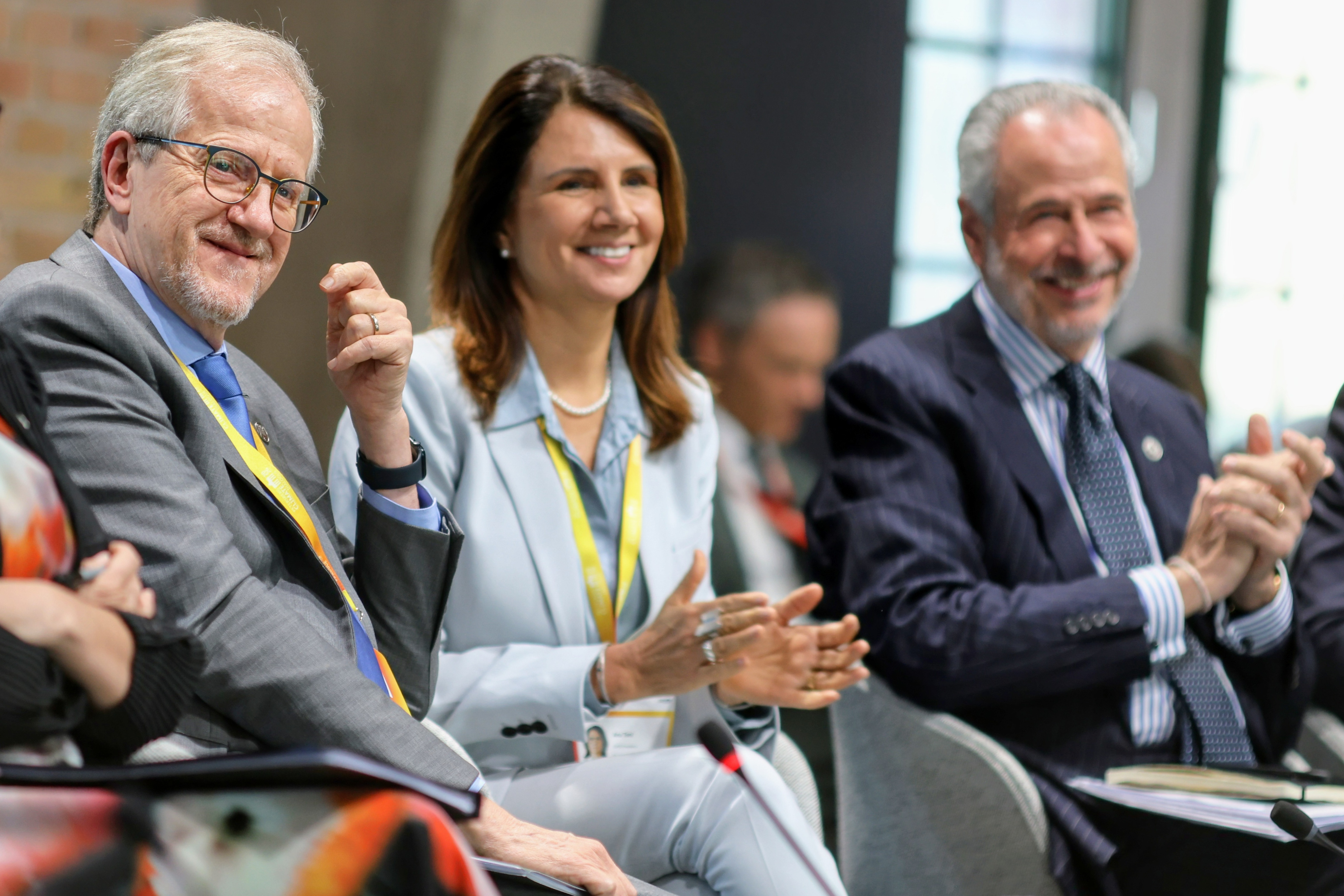 André Corrêa do Lago, Ana Toni e João Paulo Capobianco, em Berlim, discutem clima, desmatamento e avanço da agenda até a COP31 - Foto: Felipe Werneck/Presidência COP30