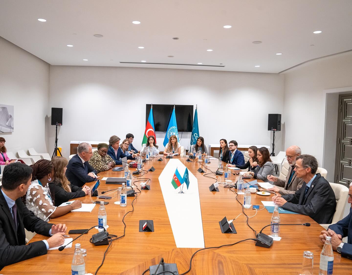 Durante a COP 29, em Baku, no Azerbaijão, pontos focais das “constituencies” foram chamados pelo presidente da Conferência para conhecer as prioridades de cada grupo temático. Foto: Divulgação/COP29