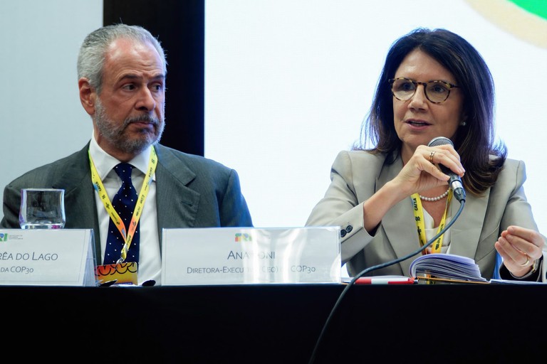     Ambassador André Corrêa and Ana Toni emphasize the role of cities at COP30 during mayors meeting in Brasília - Image: Rafa Neddermeyer / COP30