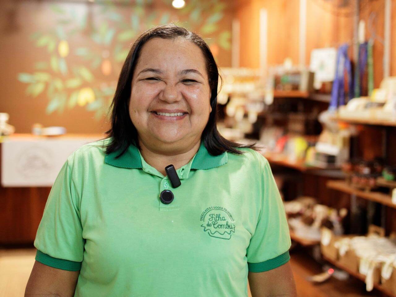 (Dona Nena): "What is my relationship with the forest? Look, if I could, I would spend the whole day with it," says Dona Nena. Image: Isabela Castilho/COP30
