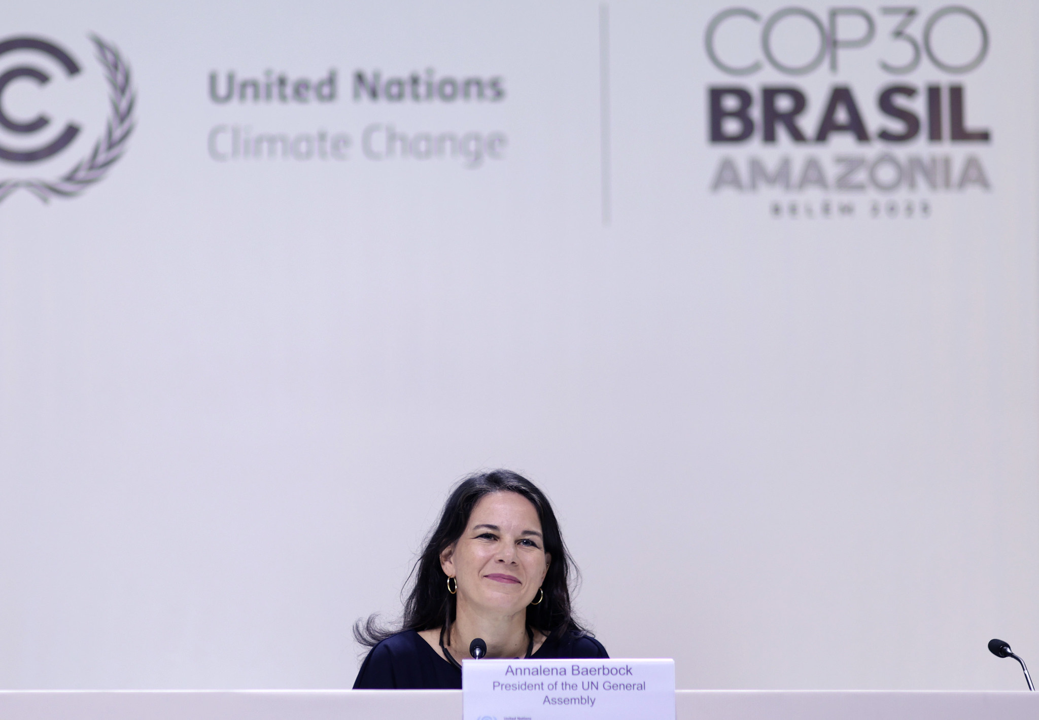 “Esta é uma nova forma de multilateralismo, vamos fazer um mutirão” disse a presidente da 80ª sessão da Assembleia Geral da ONU, Annalena Baerbock. Foto: Rafa Pereira/COP30
