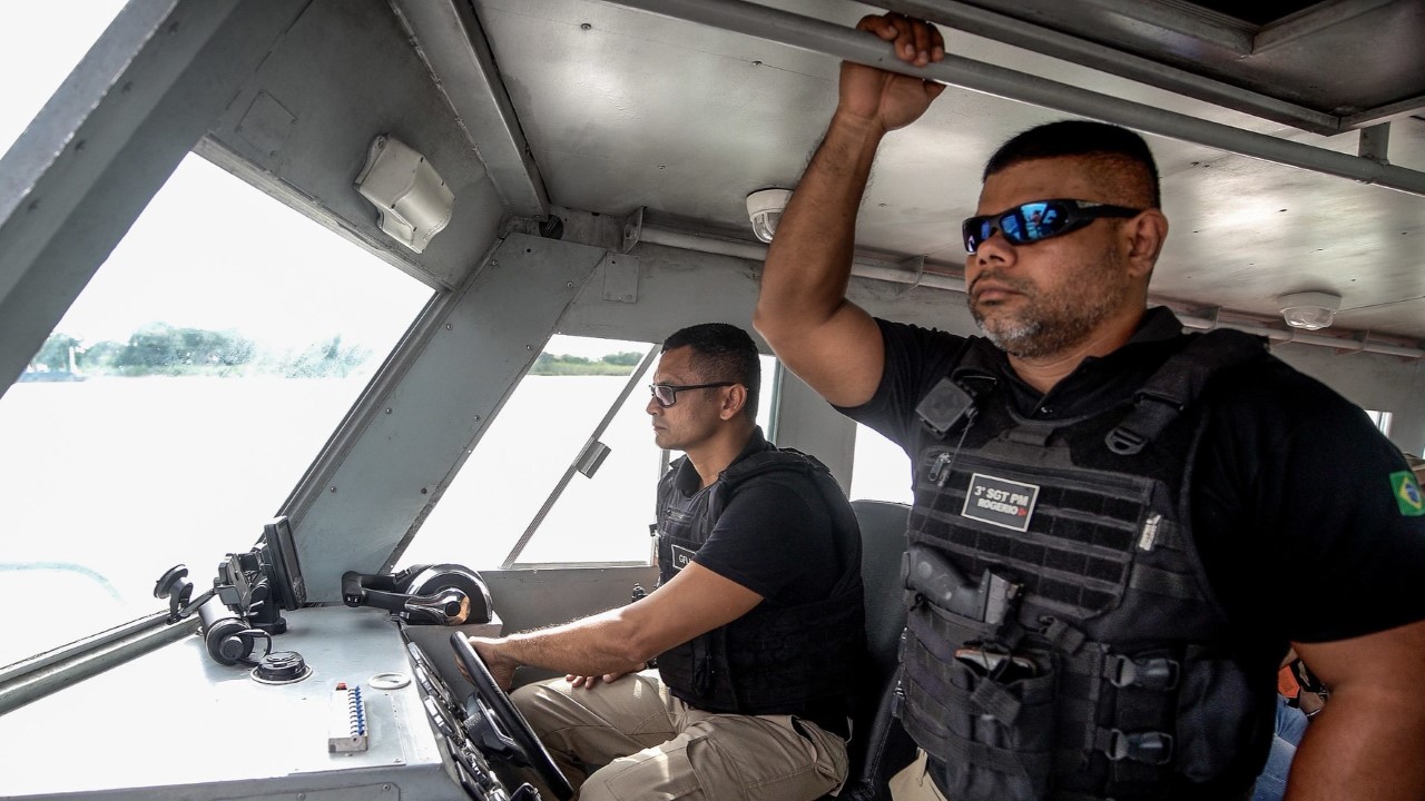 A segurança no Rio Guamá, em Belém, é vital para proteger comunidades, garantir o transporte fluvial e preservar o ecossistema | Foto: Rafa Neddermeyer / COP30