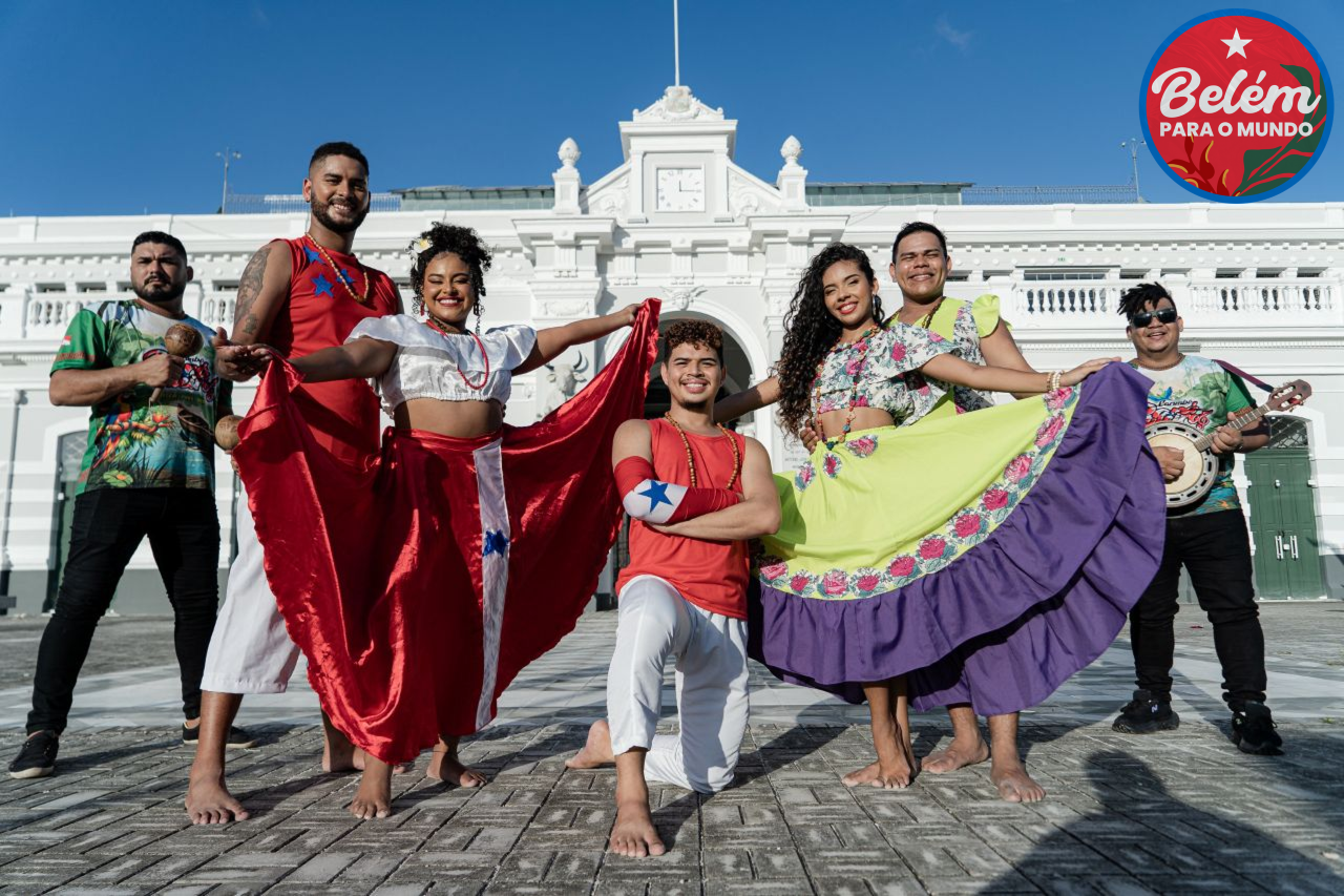 Grupo de carimbó Parásileiros, uma banda que celebra a essência do Pará. Foto: Rafael Medelima / COP30