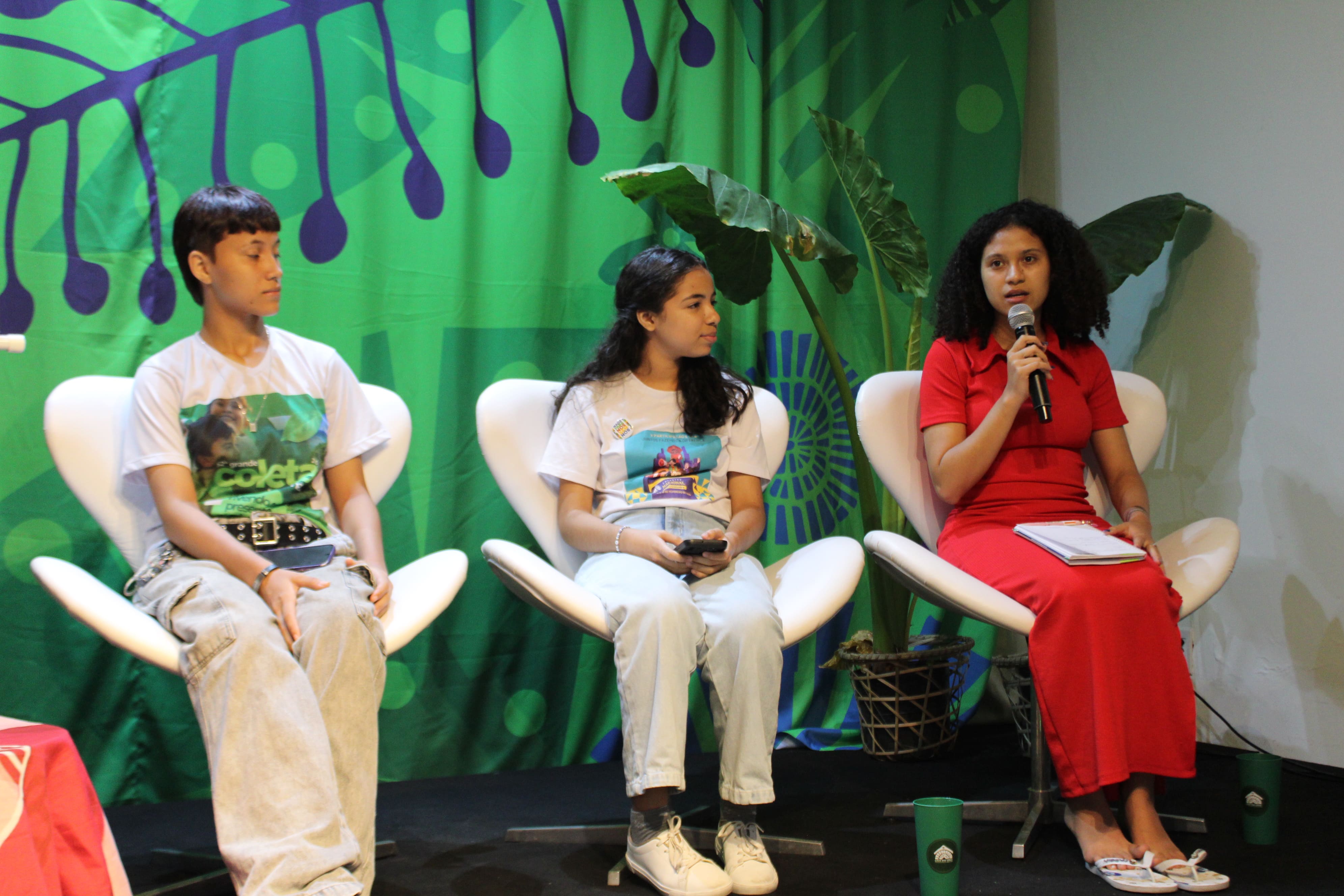 Adolescentes do Comitê de Participação de Adolescentes (CPA) contribuem para debates sobre direitos, justiça climática e políticas públicas durante a COP30. Foto: Wenderson Tavares Ferreira, da Agência Jovem de Notícias/Viração