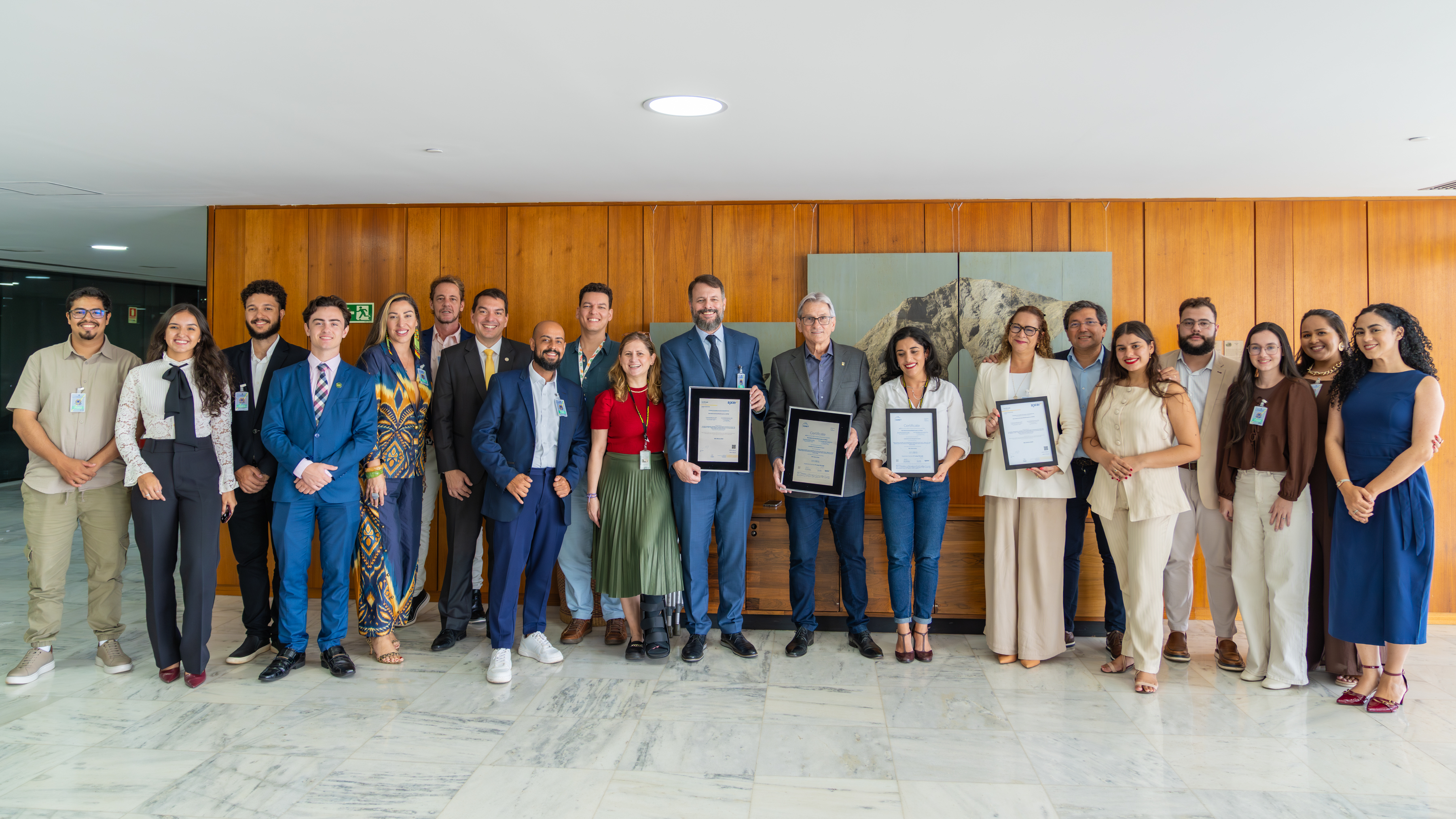 Cerimônia de entrega de certificados de sustentabilidade à Secretaria Extraordinária para a COP30. Foto: Pedro Reis/PR