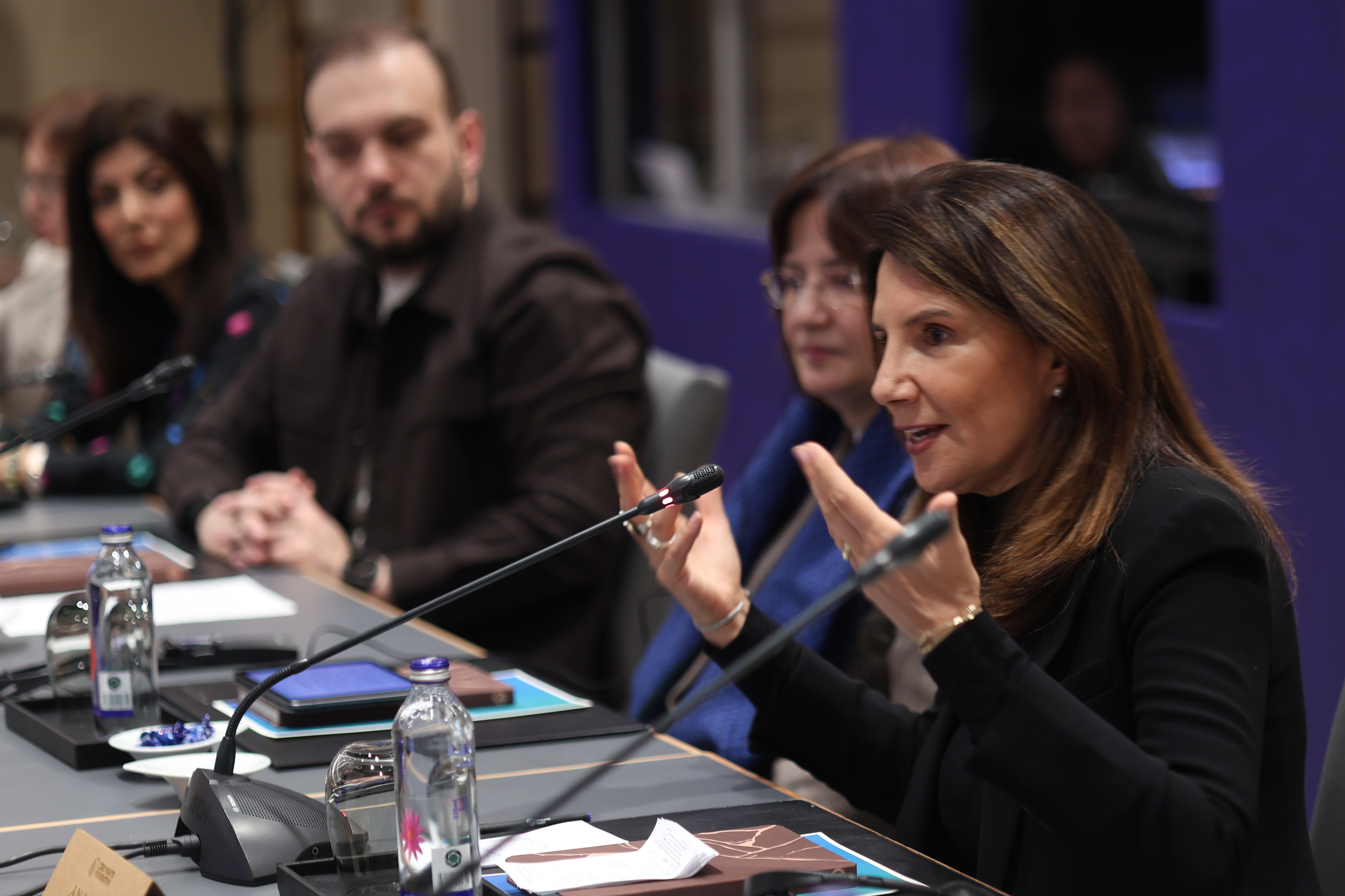 Ana Toni, na COP31 Zero Waste Retreat, em Istambul, junto da vice-ministra de Meio Ambiente, Urbanização e Mudança do Clima da Turquia, Fatma Varank, do Campeão de Alto Nível da COP31, Samed Ağırbaş, e da Campeã de Alto Nível da COP29, Nigar Arpadarai - Foto: Ana Rosa Alves/COP30