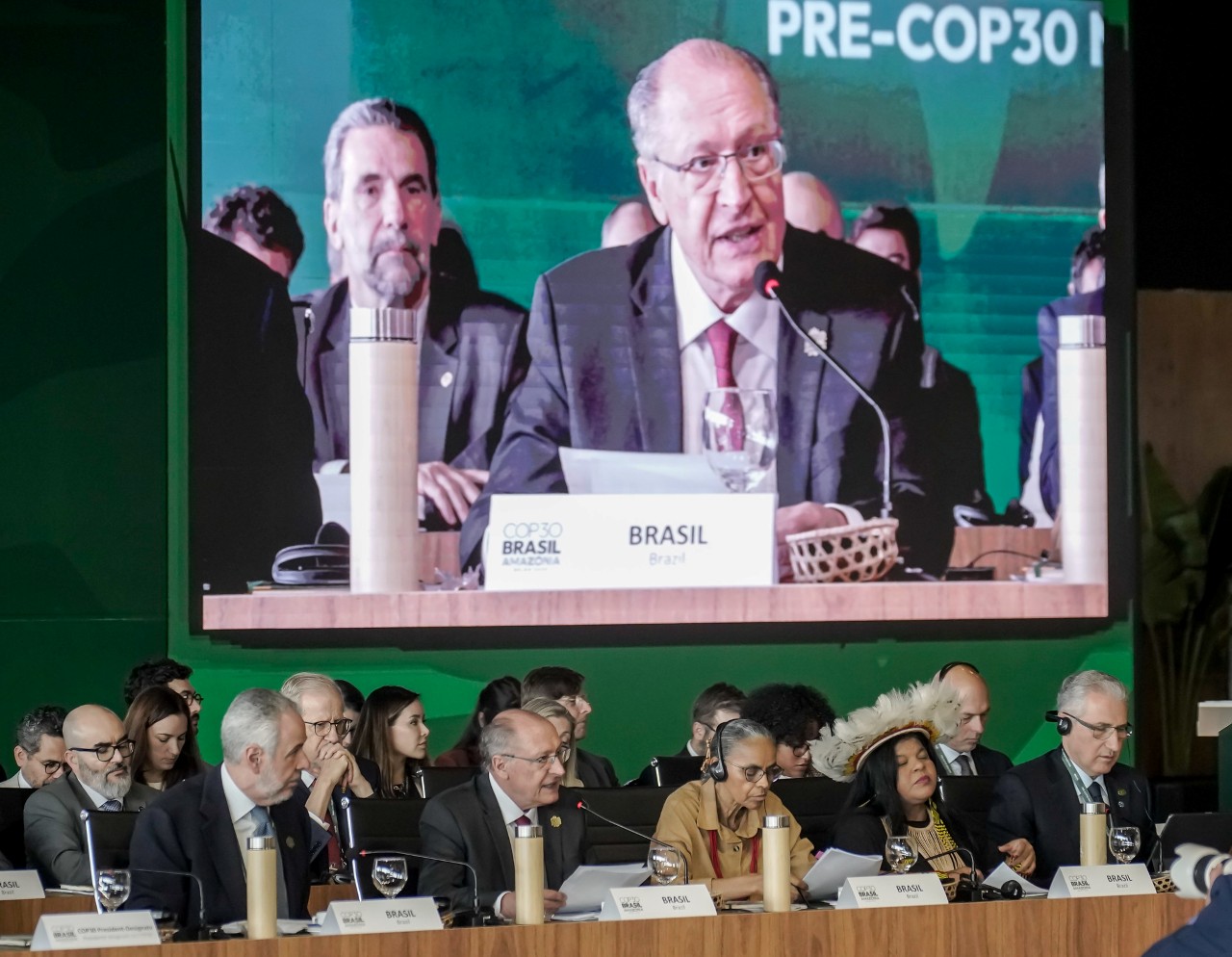 Geraldo Alckmin reforçou a posição do Brasil de liderar pelo exemplo: “NDC do Brasil traz a visão de um país que reconhece a crise climática, assume a urgência da construção de resiliência e desenha um roteiro para um futuro de baixo carbono”. Foto: Rafa Neddermeyer/COP30