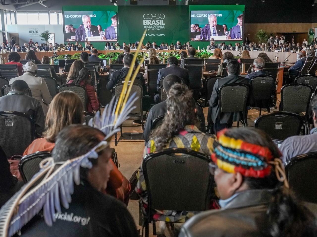 "Teremos a maior e melhor COP em participação indígena na história, com a maior delegação credenciada na zona azul”, celebrou a ministra Guajajara. Foto: Rafa Neddermeyer/COP30