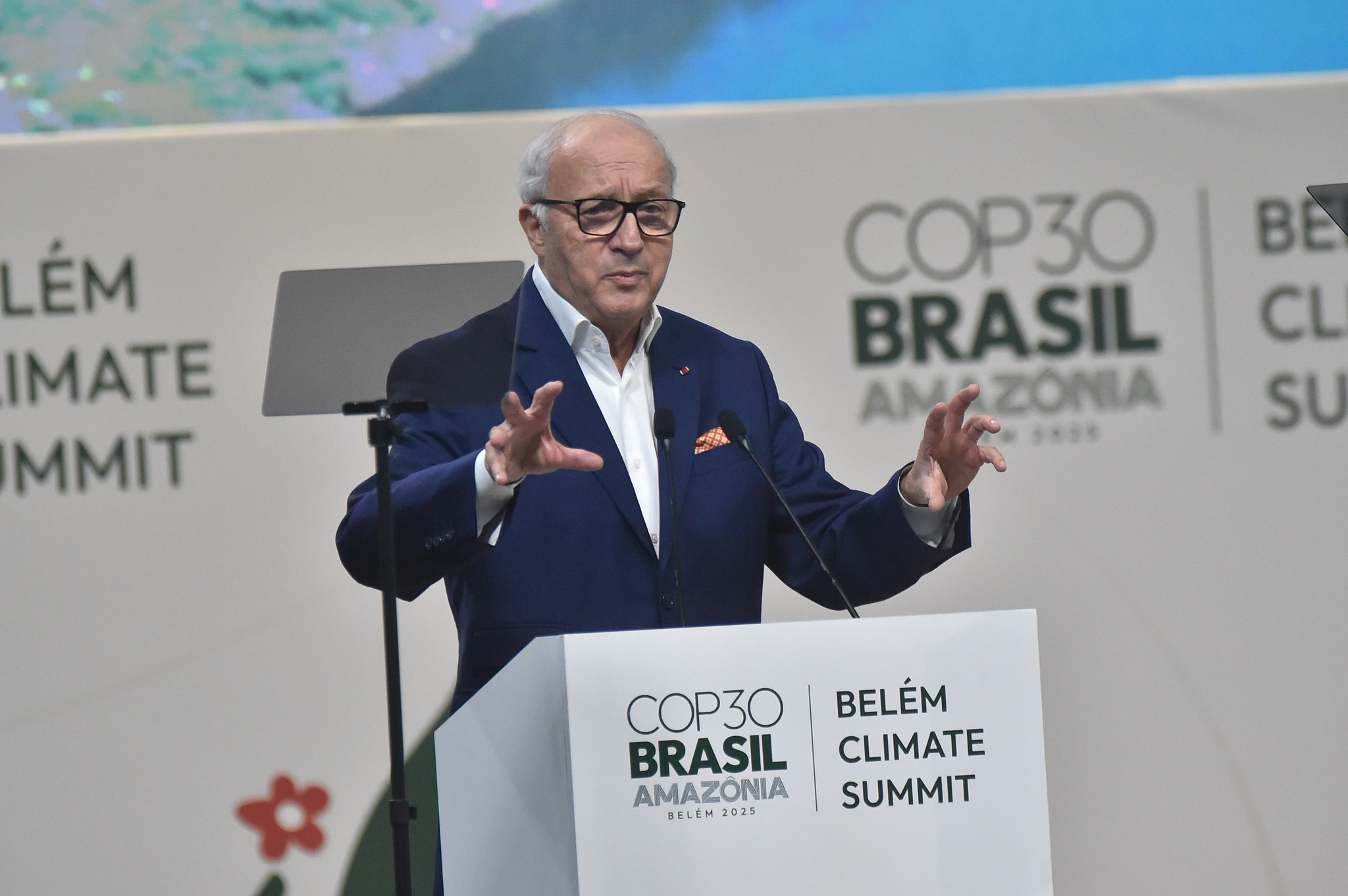 Na COP30, o presidente da COP21, Laurent Fabius, reforçou a importância do Acordo de Paris: “É necessário implementar”. Foto: Rafael Neddermeyer/COP30