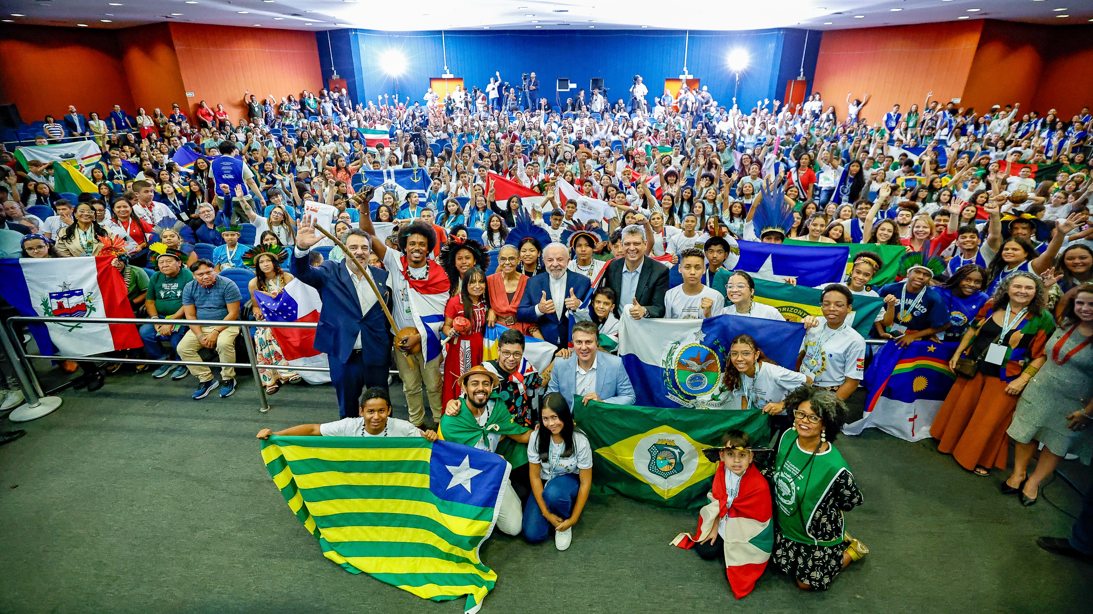 Durante a conversa com estudantes, o presidente destacou a importância de garantir protagonismo à participação da juventude nas discussões sobre mudança do clima e proteção da biodiversidade. Foto: Ricardo Stuckert/PR