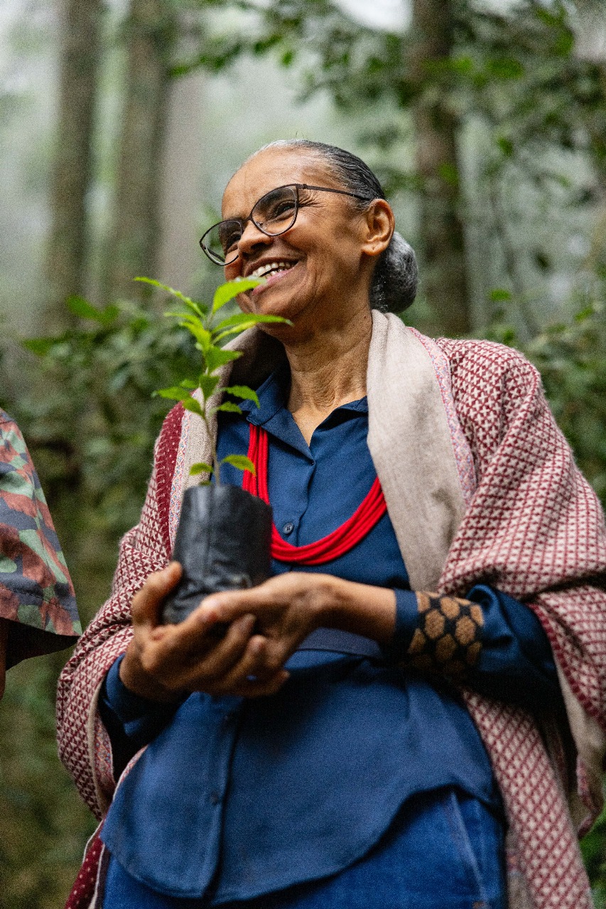 Em discurso, a ministra do Meio Ambiente e Mudança do Clima, Marina Silva, reforça a necessidade de ações urgentes contra as mudanças climáticas, em consonância com o ODS 13. Foto: Juan Ribeiro / SOS Mata Atlântica