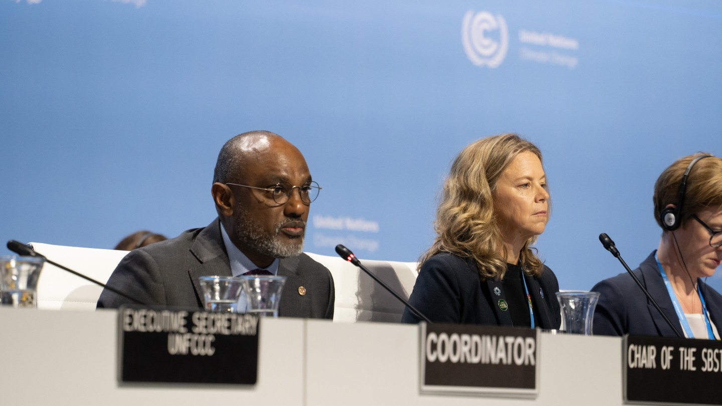 Adonia Ayebare, Chair da SBSTA, e Julia Gardiner, Chair da SBI - Fotos: IISD/ENB - Kiara Worth