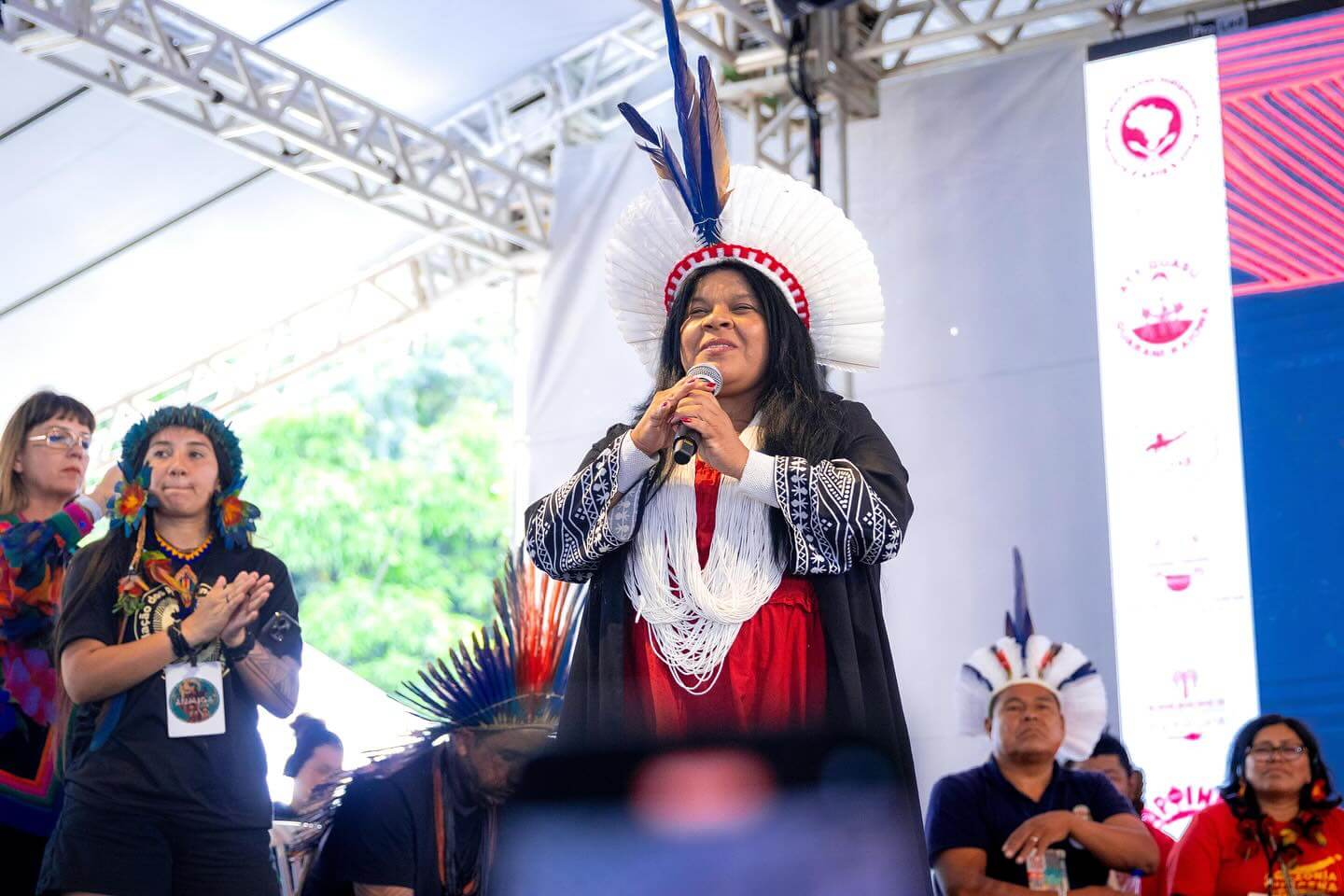 A ministra dos Povos Indígenas, Sonia Guajajara, disse que a COP30 pretende “mostrar o papel dos territórios indígenas como a parte principal do combate à crise climática”. Crédito: Divulgação/MPI